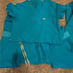 Figs XS scrub jogger set with two pants